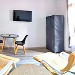 8, 2eme Etage, Climatise, Confort Avec Terrasse Ensoleillee Plein Sud