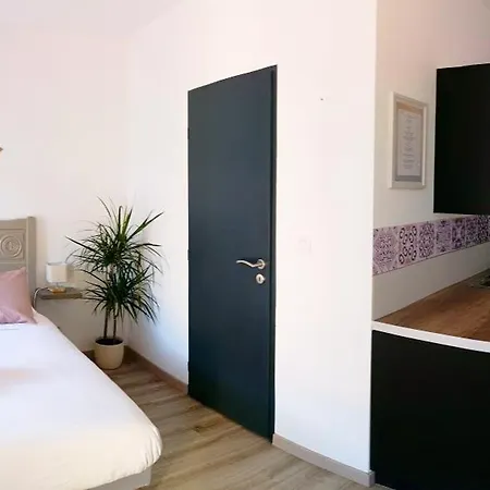 Apartment 8, 2eme Etage, Climatise, Confort Avec Terrasse Ensoleillee Plein Sud *