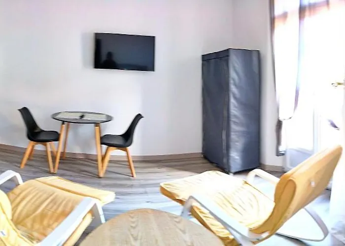 8, 2ème étage, Climatisé, Confort Avec Terrasse Ensoleillée Plein Sud
