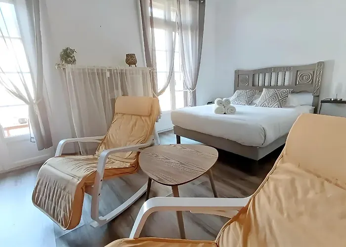 8, 2ème étage, Climatisé, Confort Avec Terrasse Ensoleillée Plein Sud * Amélie-les-Bains-Palalda